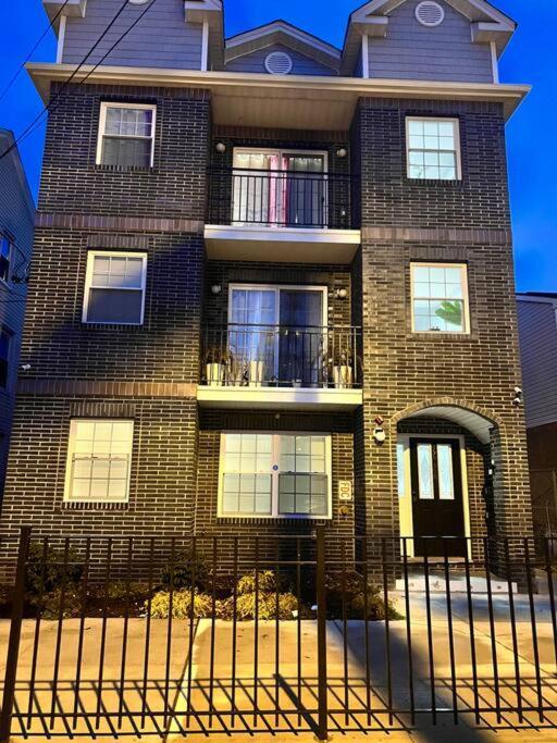 Luxury **Cozy• 2 Bedroom 2 Min. From Ewr / Newark Downtown Buitenkant foto